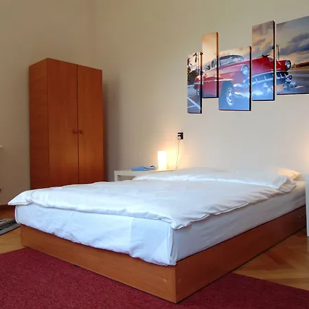 B Movie Guest Homestay Krakow